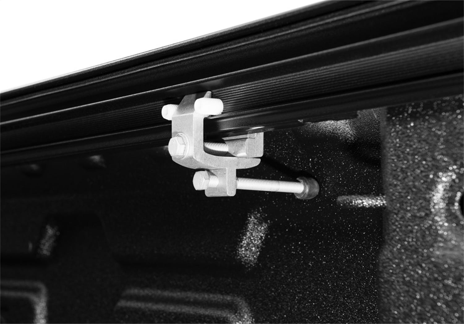 Retrax RetraxPRO XR Retractable Truck Bed Cover | Aluminum | T-Slot rail