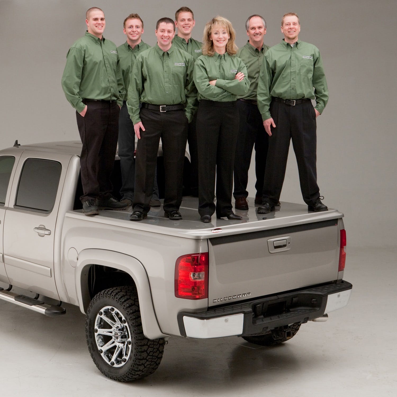 UnderCover LUX Tonneau Cover | Painted to Match Truck